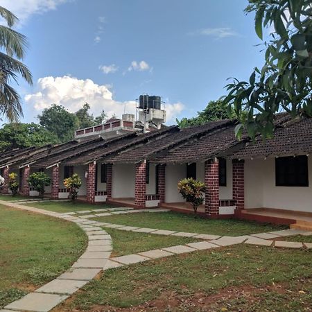 Lamour Beach Resort Бенаулим Экстерьер фото