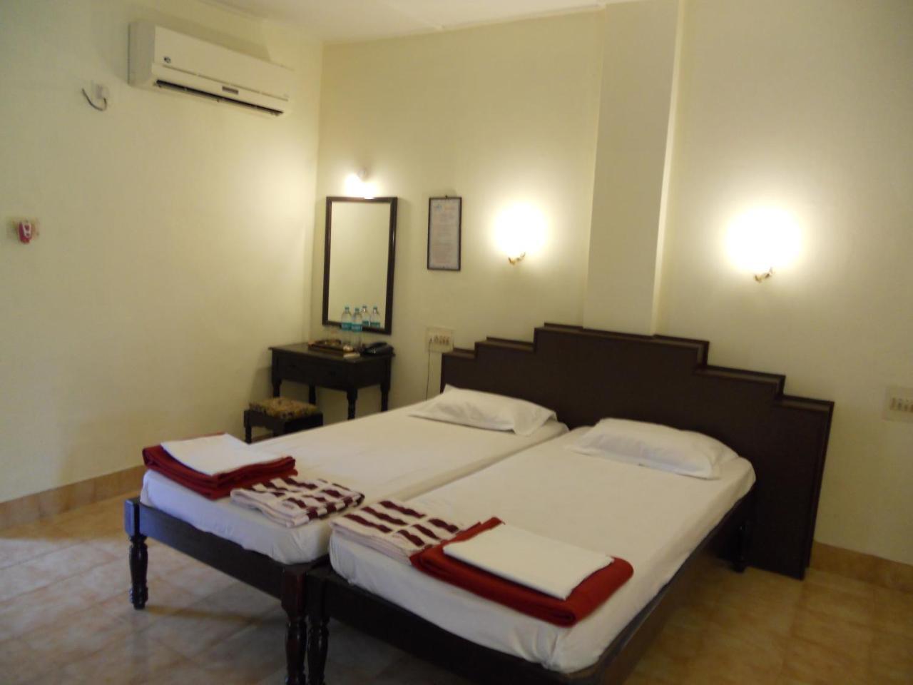 Lamour Beach Resort Бенаулим Экстерьер фото